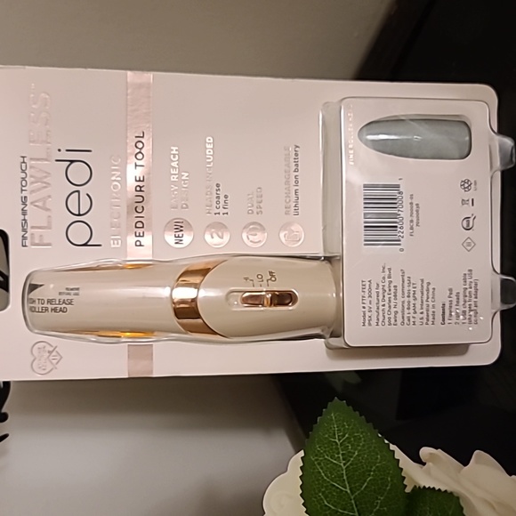 COPY - Finishing Touch Flawless Pedi - Rechargeable Electric Callus Remover Too… - Picture 3 of 5